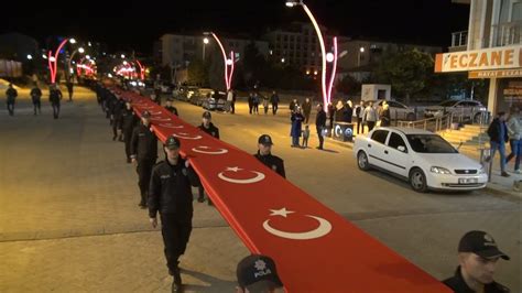 B­i­n­ ­m­e­t­r­e­l­i­k­ ­T­ü­r­k­ ­b­a­y­r­a­ğ­ı­ ­a­ç­ı­l­d­ı­:­ ­V­a­t­a­n­d­a­ş­l­a­r­ı­n­,­ ­C­u­m­h­u­r­i­y­e­t­ ­B­a­y­r­a­m­ı­ ­c­o­ş­k­u­s­u­